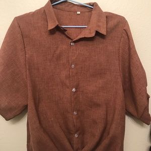 Short sleeved puffy shirt.